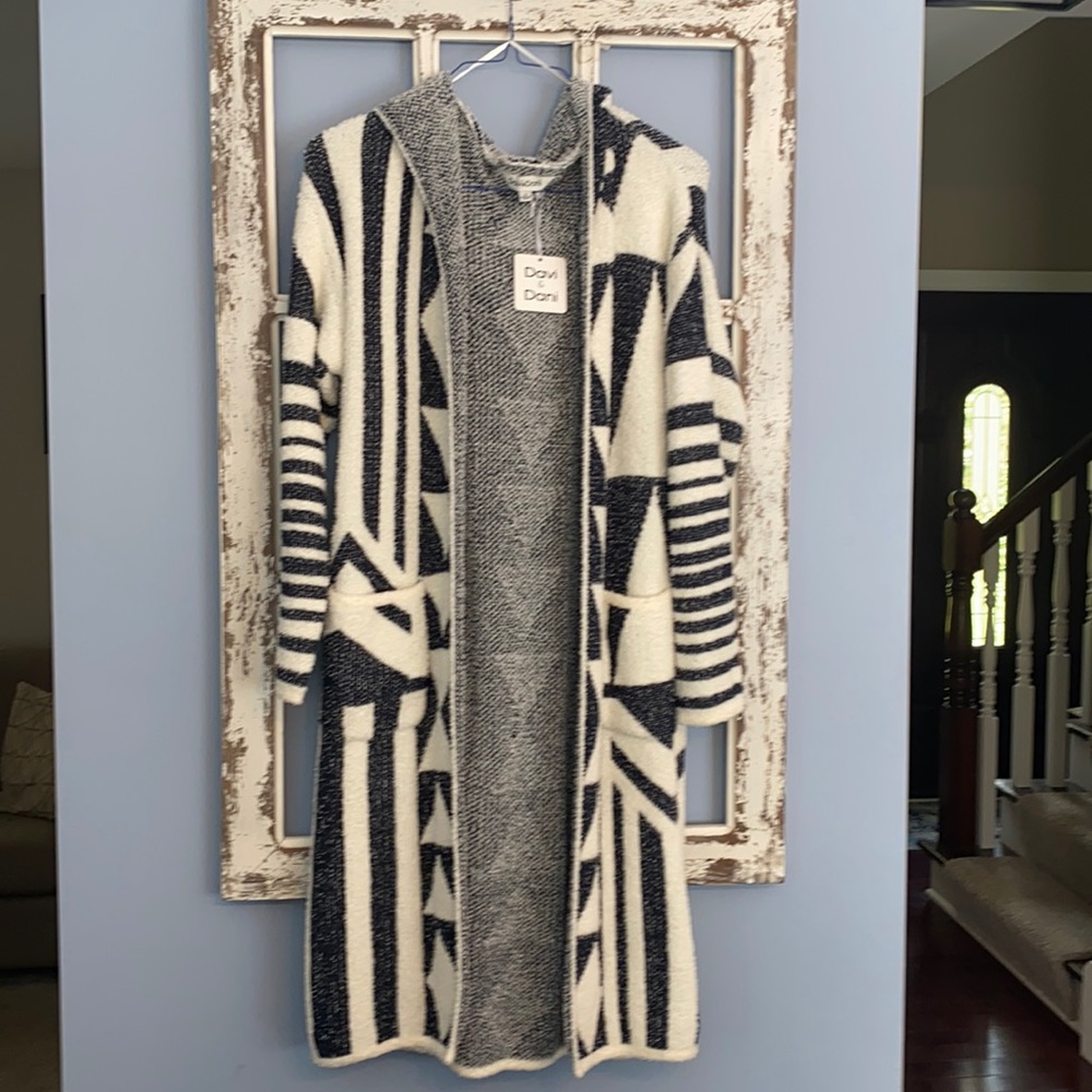 💥PRICE DROP💥 NWT- Davi & Dani Hooded Duster-Size Small